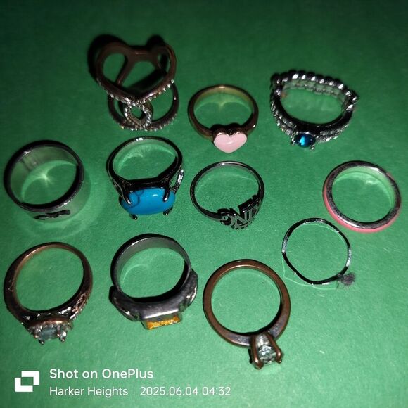 Lot of 10 Rings - Picture 8 of 10